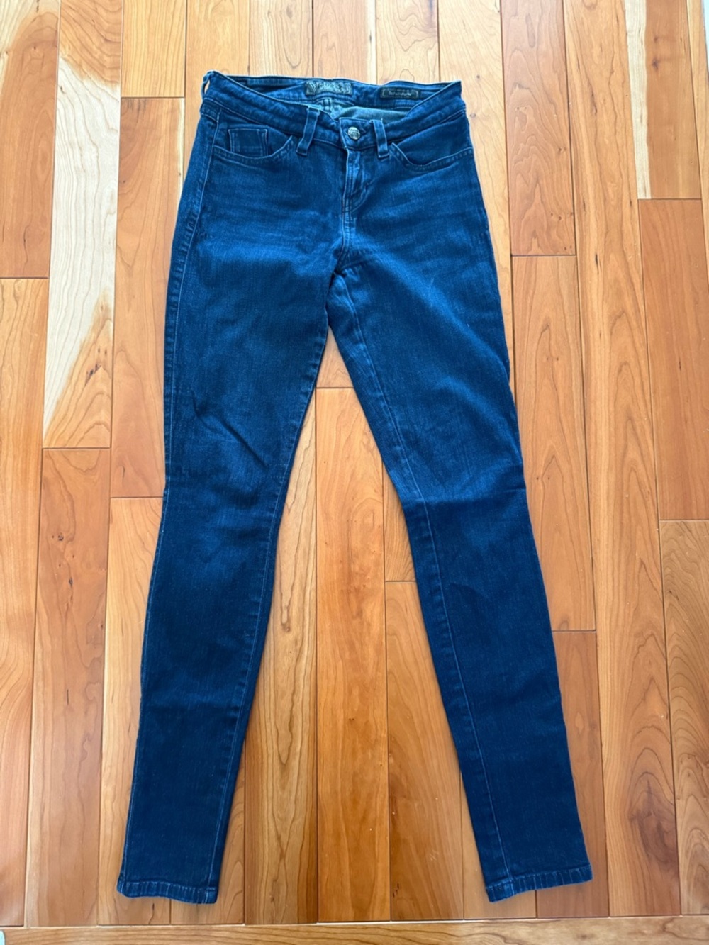 Women’s Guess Dark Blue Skinny Jeans Faux Leather Back Pockets size 26